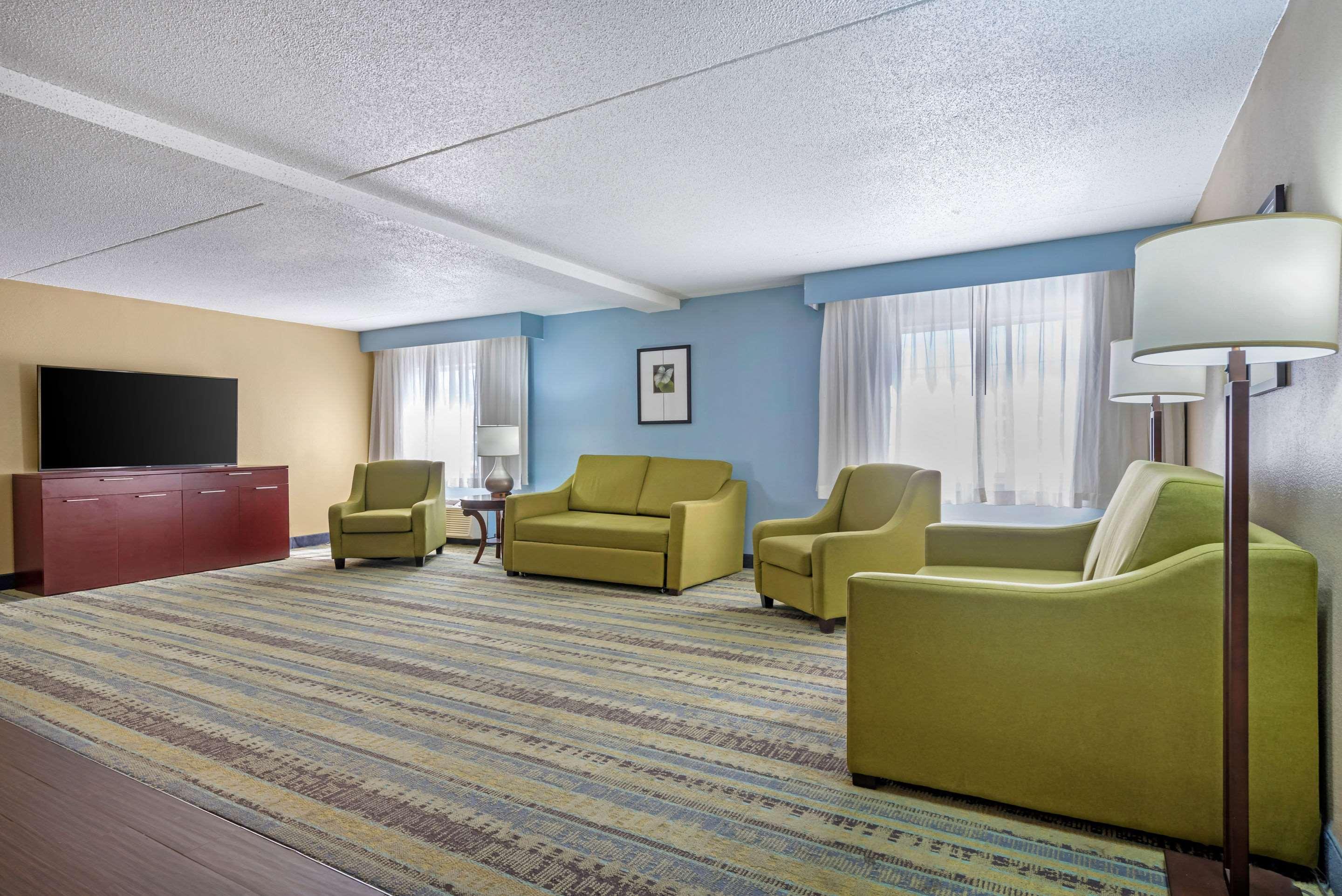 Clarion Hotel Conference Center - North Lexington Zewnętrze zdjęcie