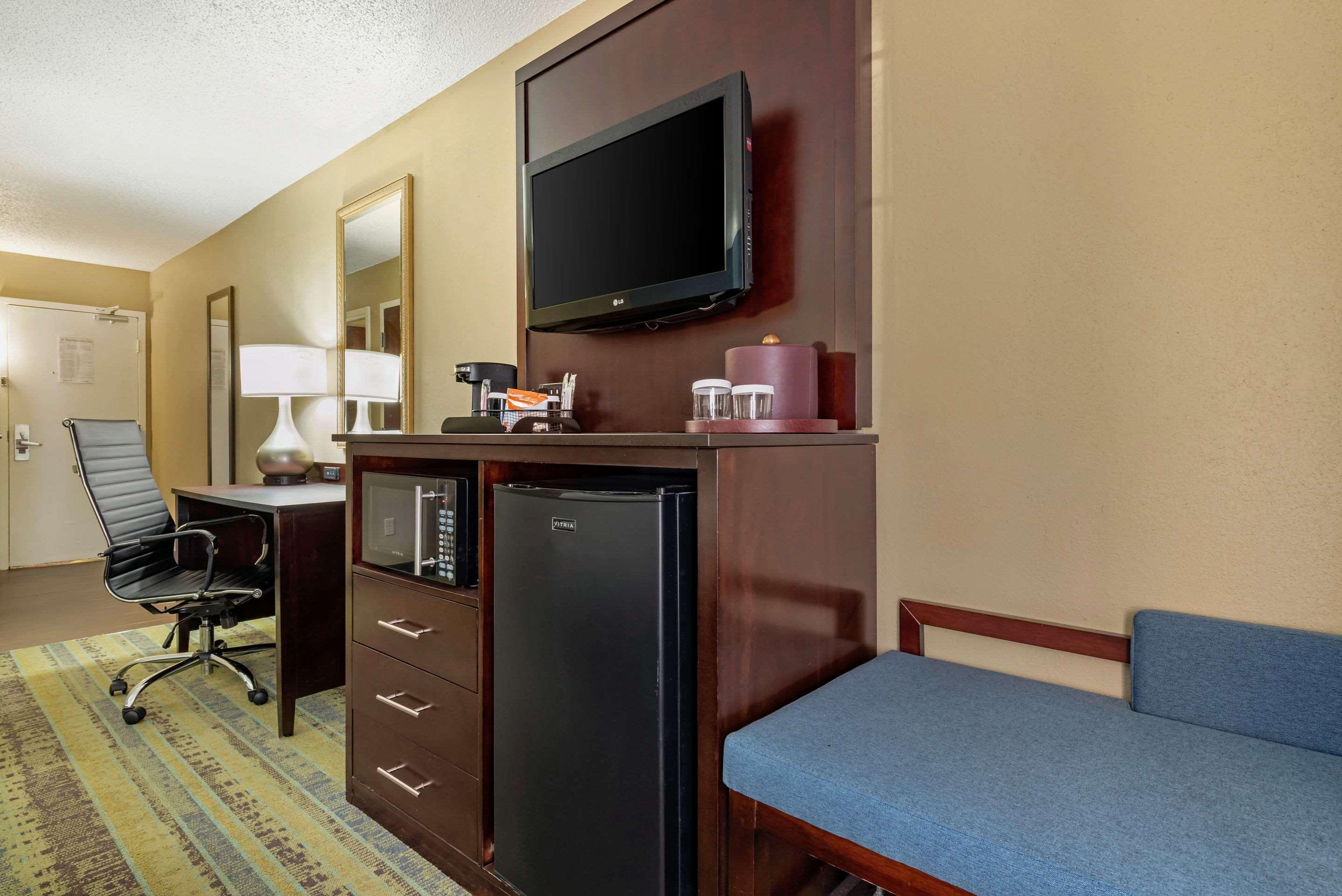 Clarion Hotel Conference Center - North Lexington Zewnętrze zdjęcie